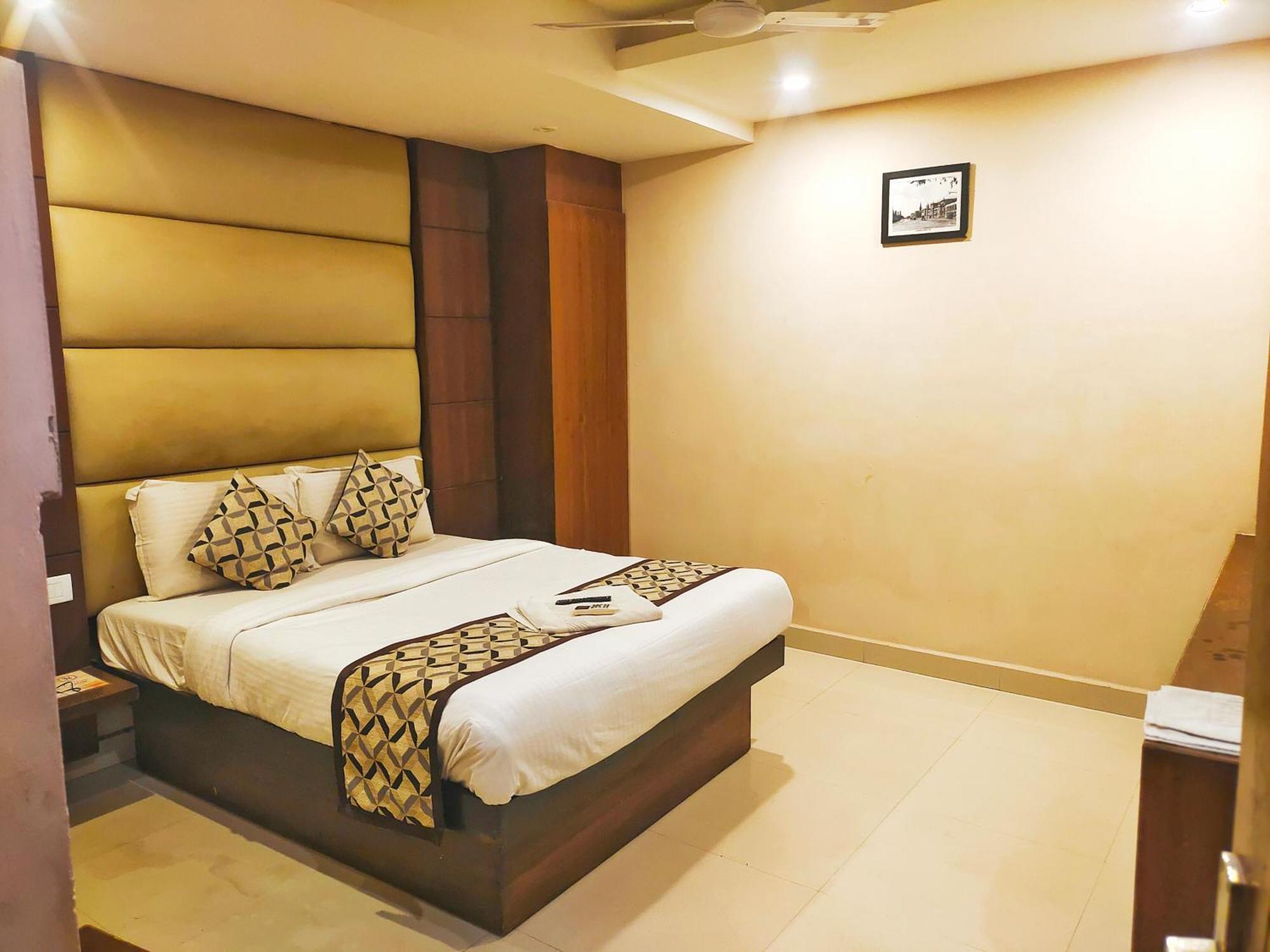 Hotel Santhi Bhavan, 2*