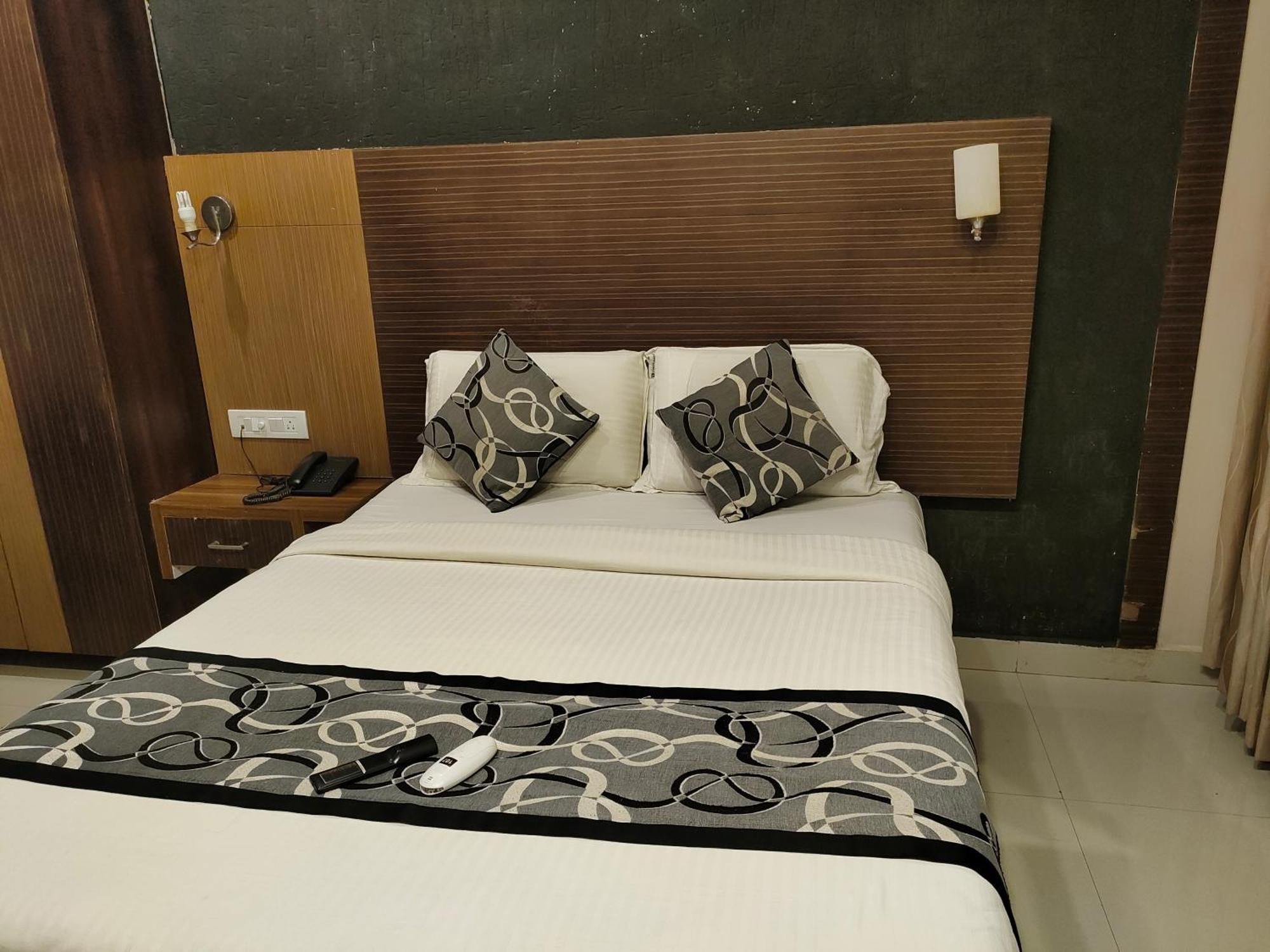 Hotel Santhi Bhavan, 2*